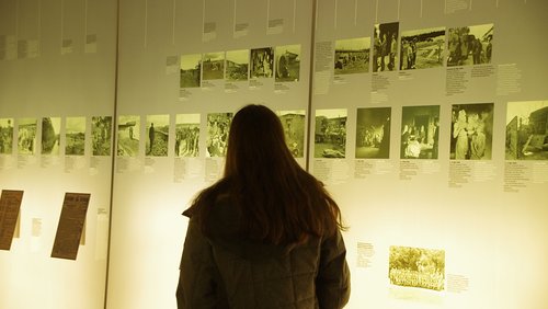 Besuch des Dokumentationszentrums Besuch des Dokumentationszentrums