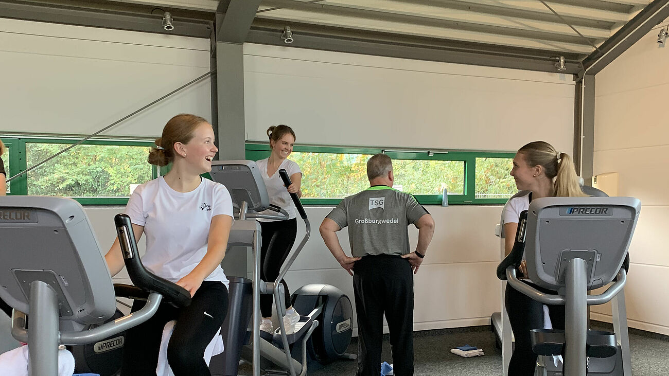 Foto: Schülerinnen und Schüler beim Training im TSG aktivCenter