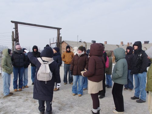 Besuch der Gedenkstätte Schülergruppe in einer Führung