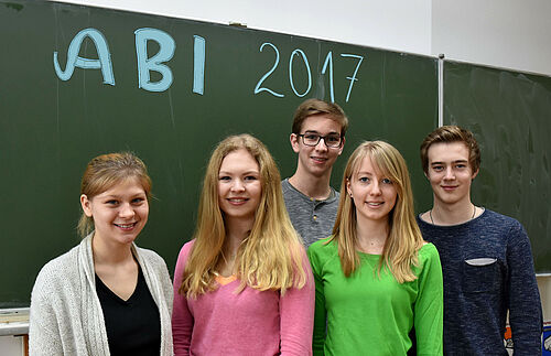 Die Abiturienten Sophie Drangmeister, Carolin König, Corvin Tatge, Lotta Riebe und Timo Friedrich sind bereit für die Abiturprüfung 2017. Abiturienten 2017