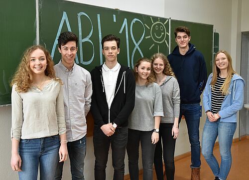 Foto: Die Abiturienten Marie Hobusch, Finn Clausen, Elion Mirena, Leonie Oldhafer, Birthe Blüthgen, Paul Ackermanns und Lisann Kanne sind bereit für die Abi-Prüfungen 2018.