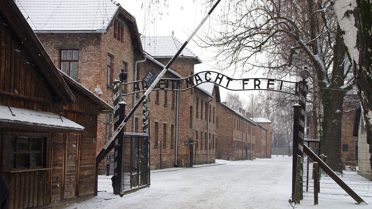 Foto: Der Eingangsbereich zum Konzentrationslager Auschwitz Stammlager