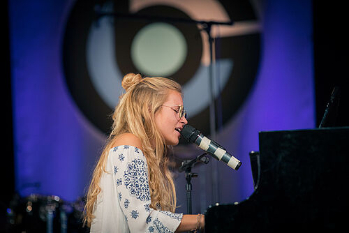 Foto: Celina Schultheiß interpretiert gefühlvoll den "Man in the Mirror" von Siedah Garrett und Glen Ballard.