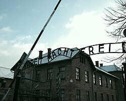 Foto: Ehemaliger Eingang zum Stammlager Auschwitz