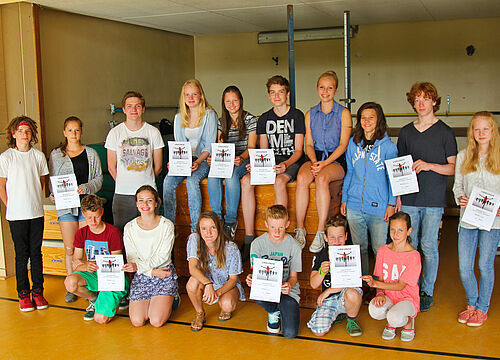 "Run for better schools": Spendenübergabe