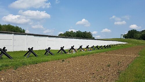 Ehemalige Grenzanlage mit Panzersperre in Hötensleben