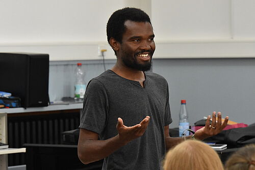 Foto: Joseph Kenson Sakala berichtet von den Auswirkungen des Klimawandels in Malawi