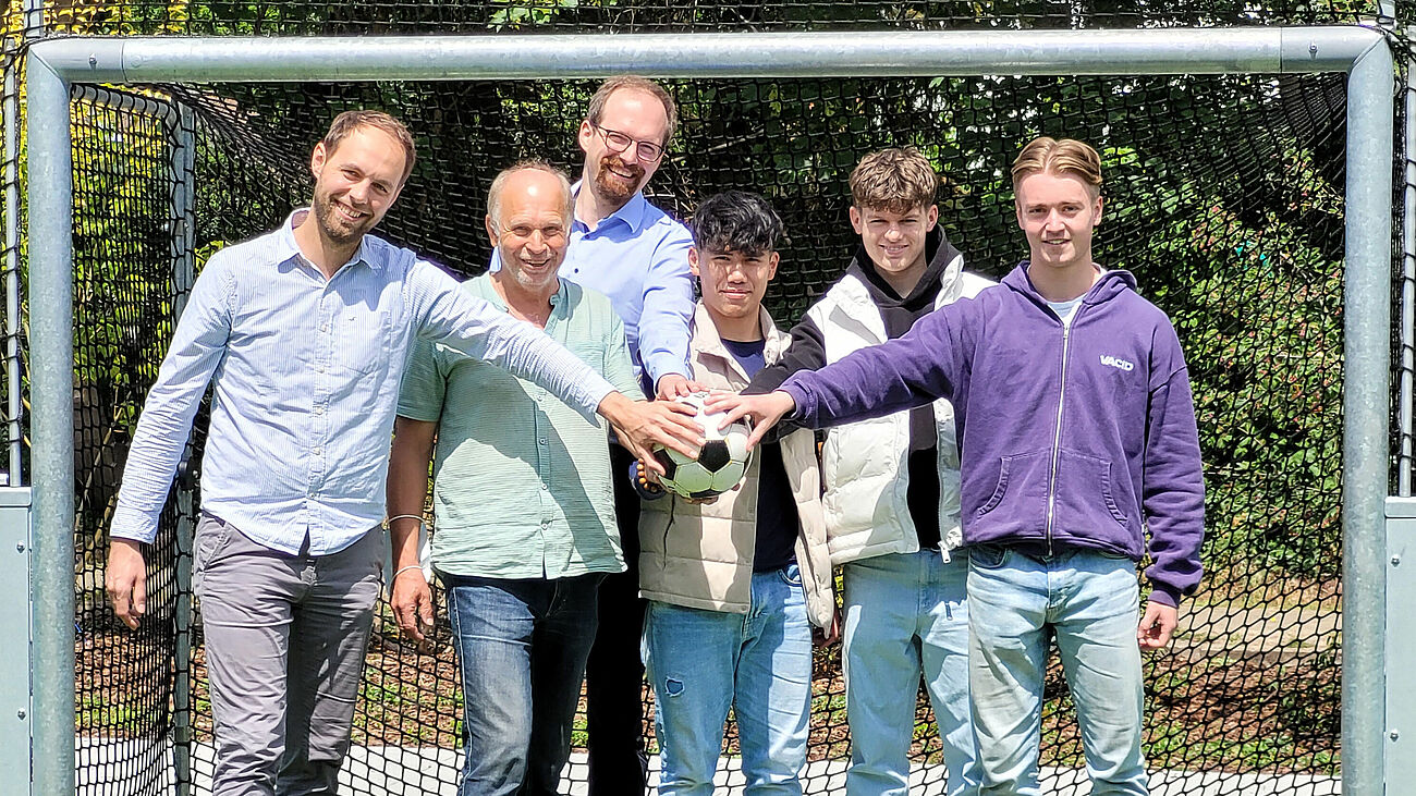 Foto der Betreuer-Teams für das Fußball-Endspiel 2022