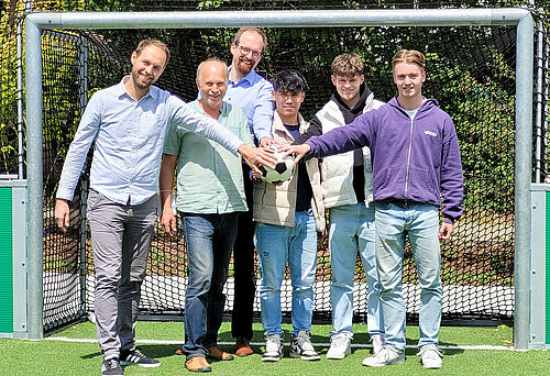 Foto der Betreuer-Teams für das Fußball-Endspiel 2022