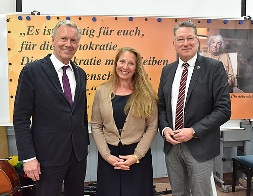 Gruppenbild: Christian Wulff, Stephanie Hoppe und Robert Baberske