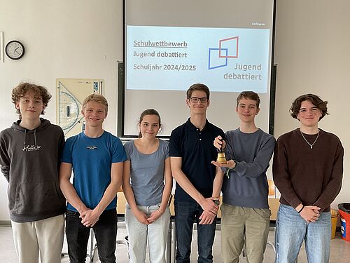 Schülerinnen und Schüler aus der Jury als Gruppenbild